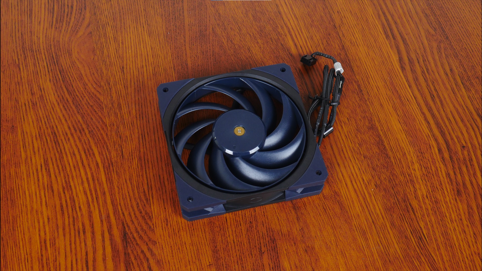 Cooler Master Mobius 120 OC Aesthetics (1)