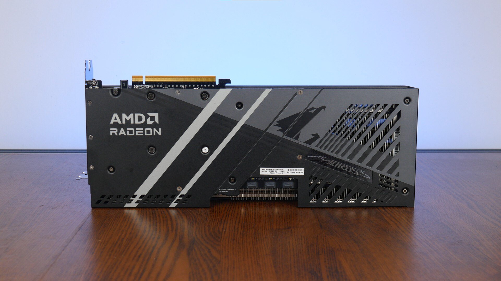 Gigabyte AORUS Radeon RX 9070 XT ELITE 16G Aesthetics (Rear)