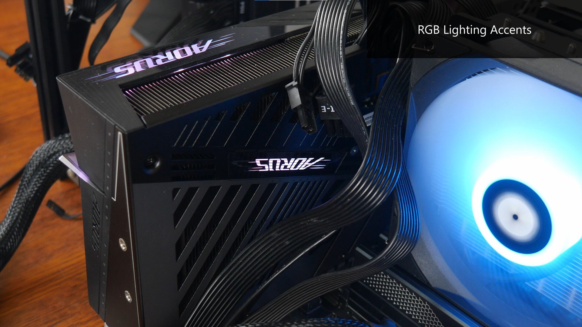 Gigabyte AORUS Radeon RX 9070 XT ELITE 16G RGB Lighting (2)