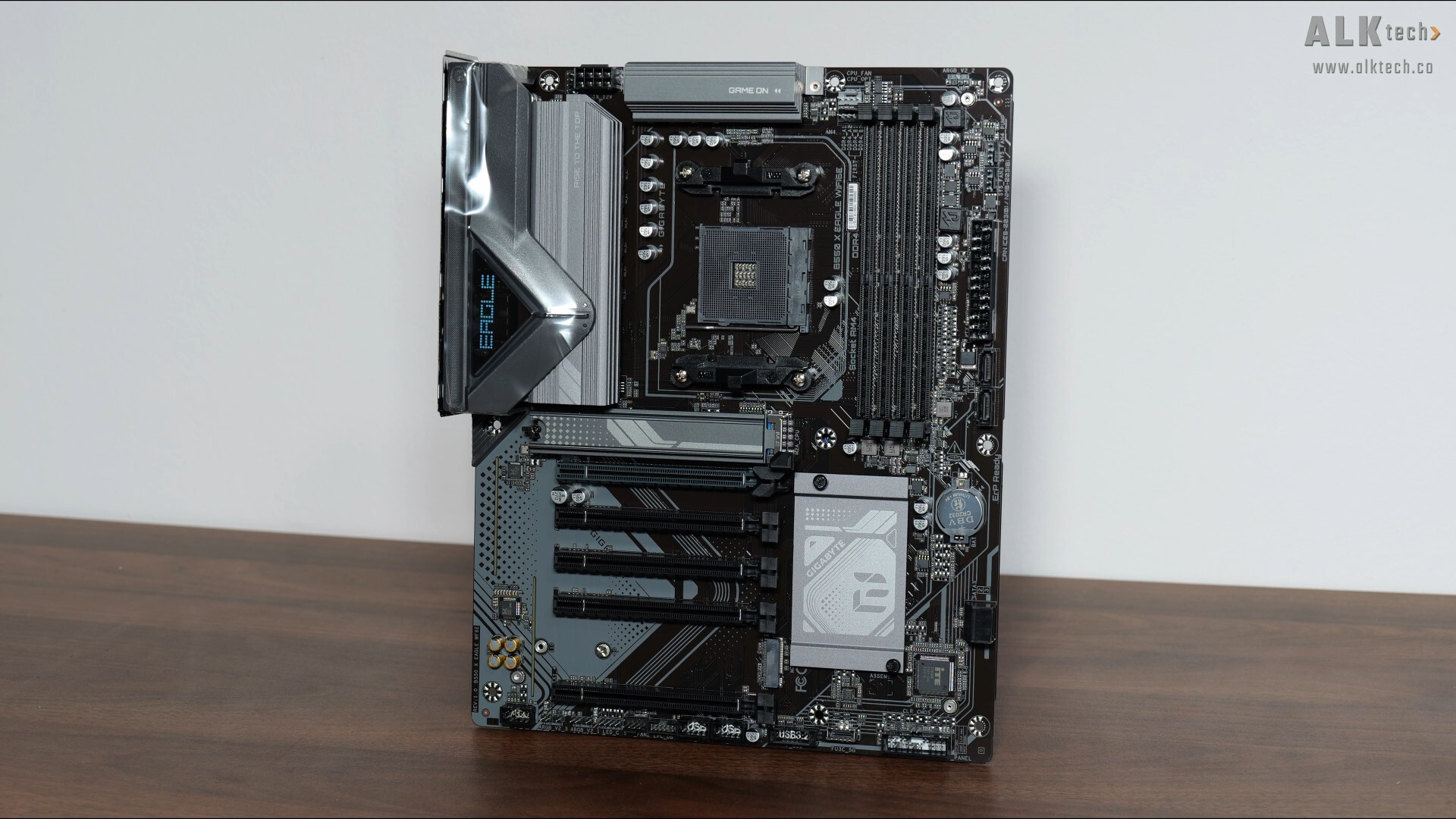 Gigabyte B550 X EAGLE WIFI6E Aesthetics (Front)