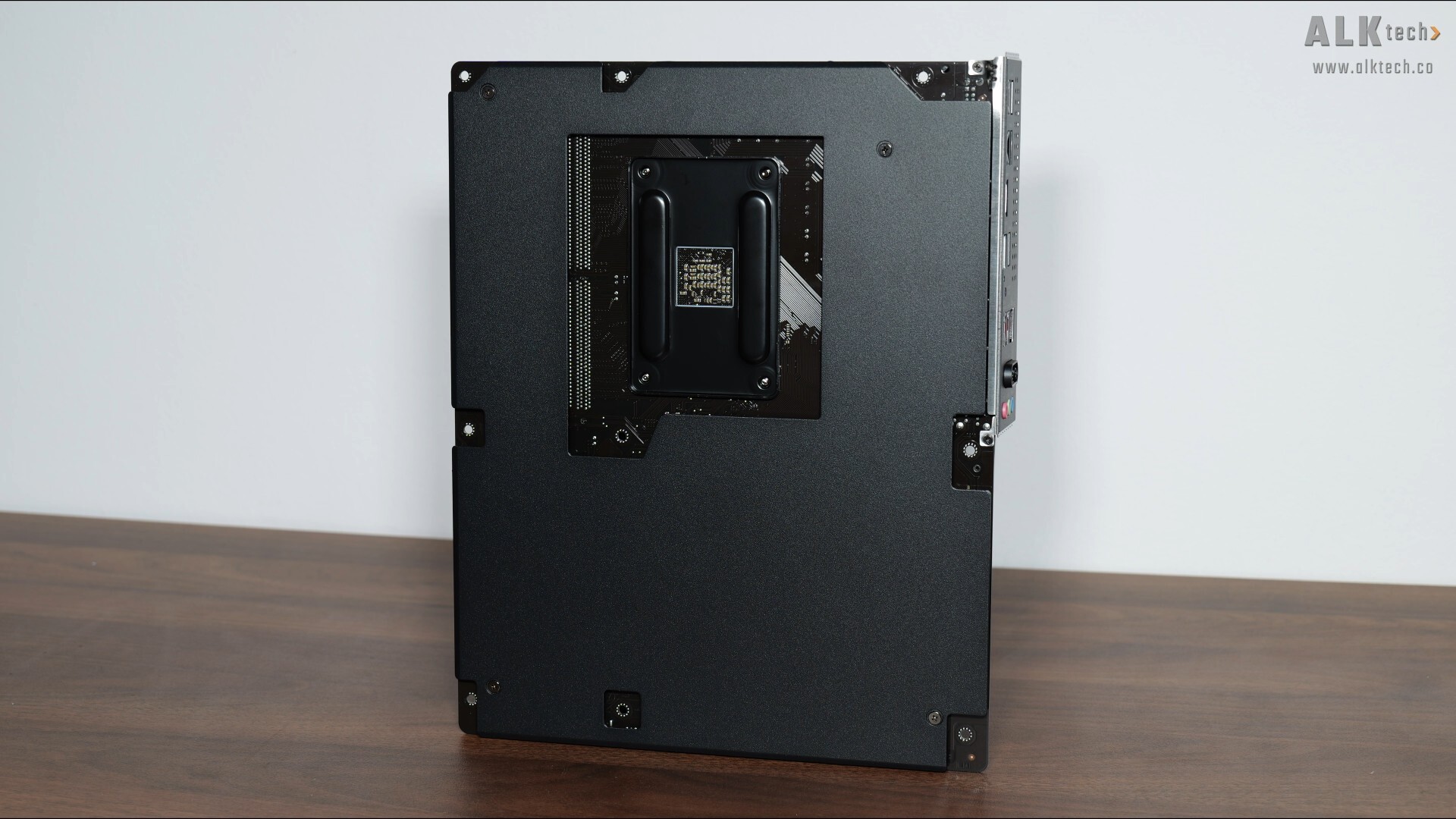 Gigabyte B550 X EAGLE WIFI6E Aesthetics (Rear)