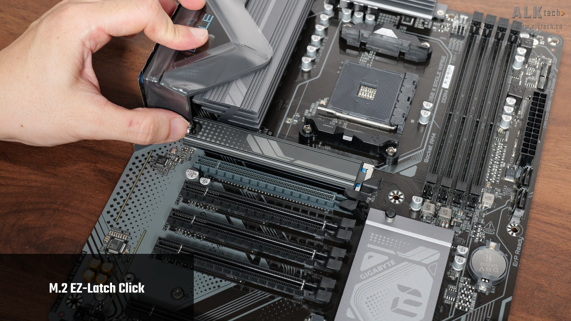 Gigabyte B550 X EAGLE WIFI6E M.2 EZ-Latch Click