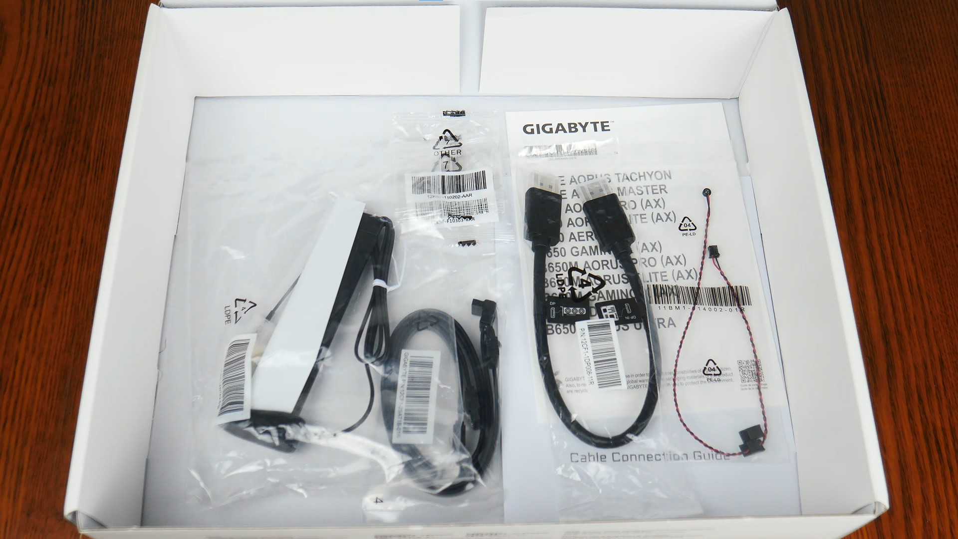 Gigabyte B650 AERO G Accessories
