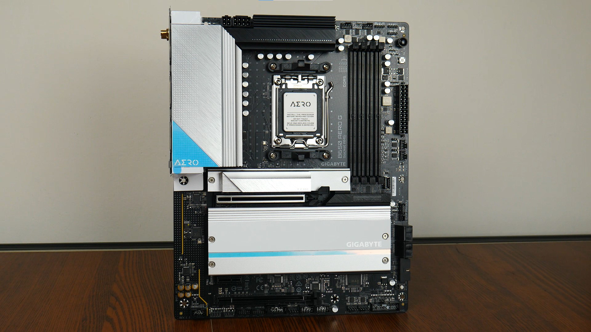 Gigabyte B650 AERO G Aesthetics (1)