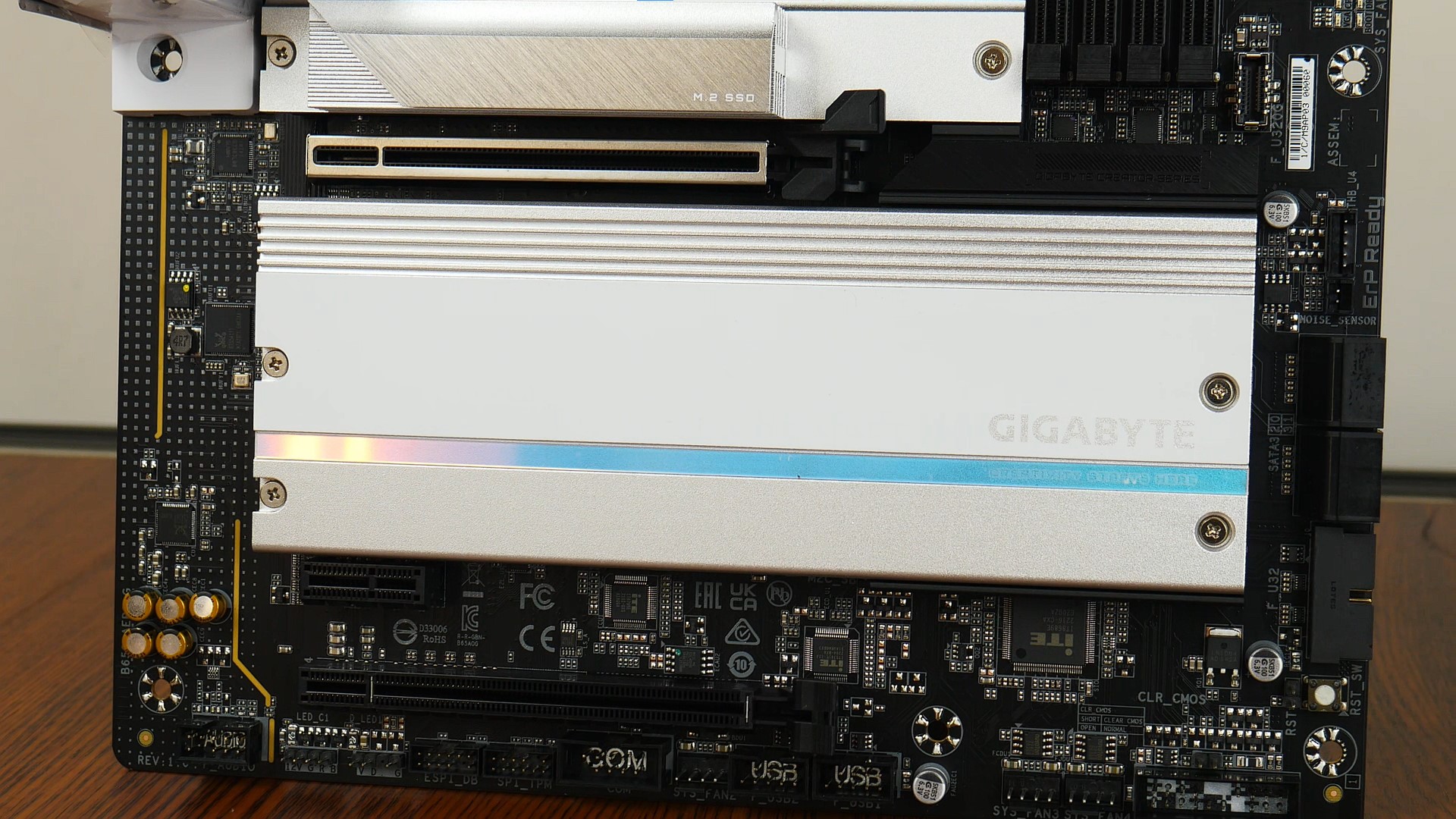 Gigabyte B650 AERO G Aesthetics (3)