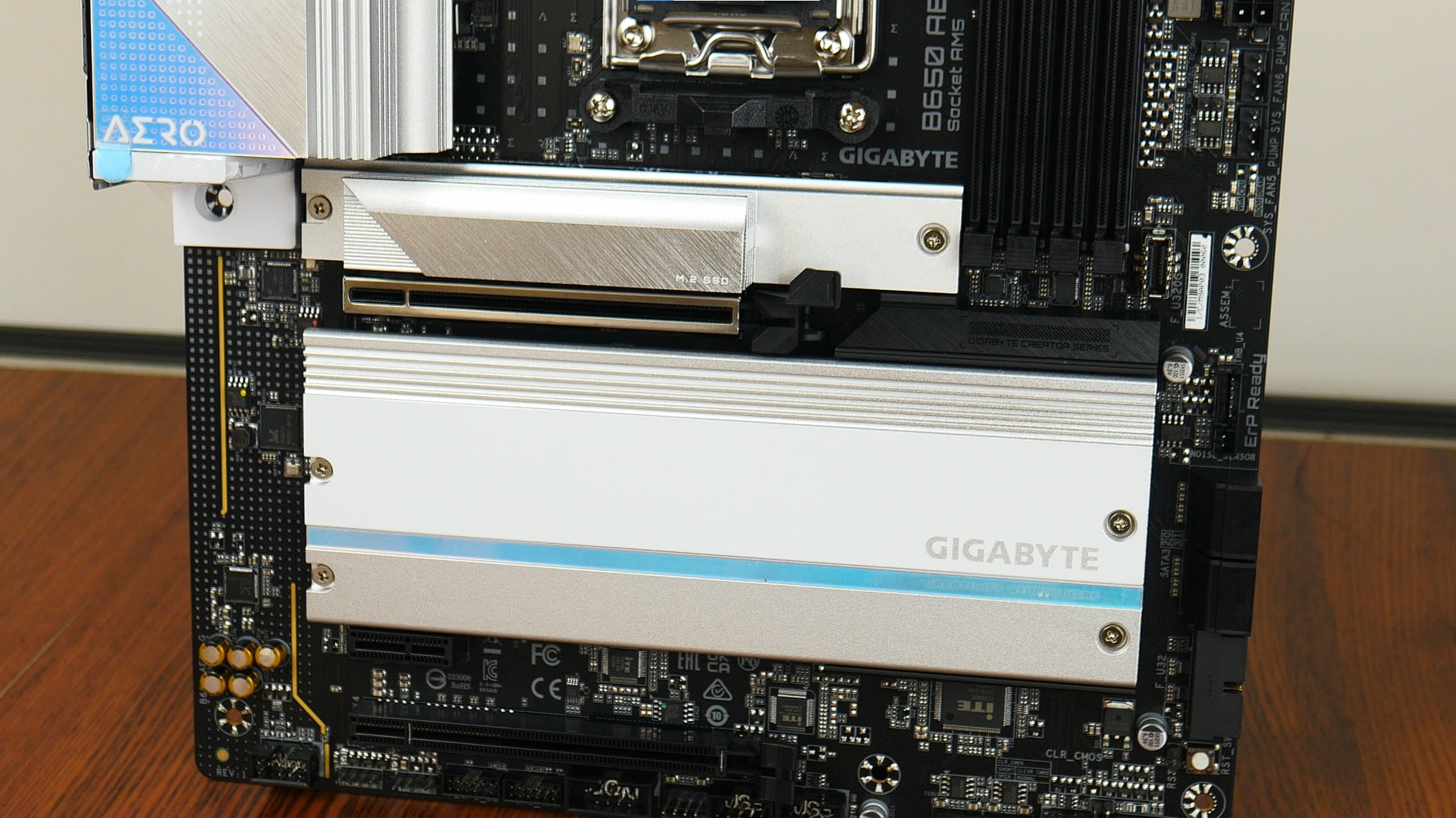 Gigabyte B650 AERO G M.2 Heatsinks