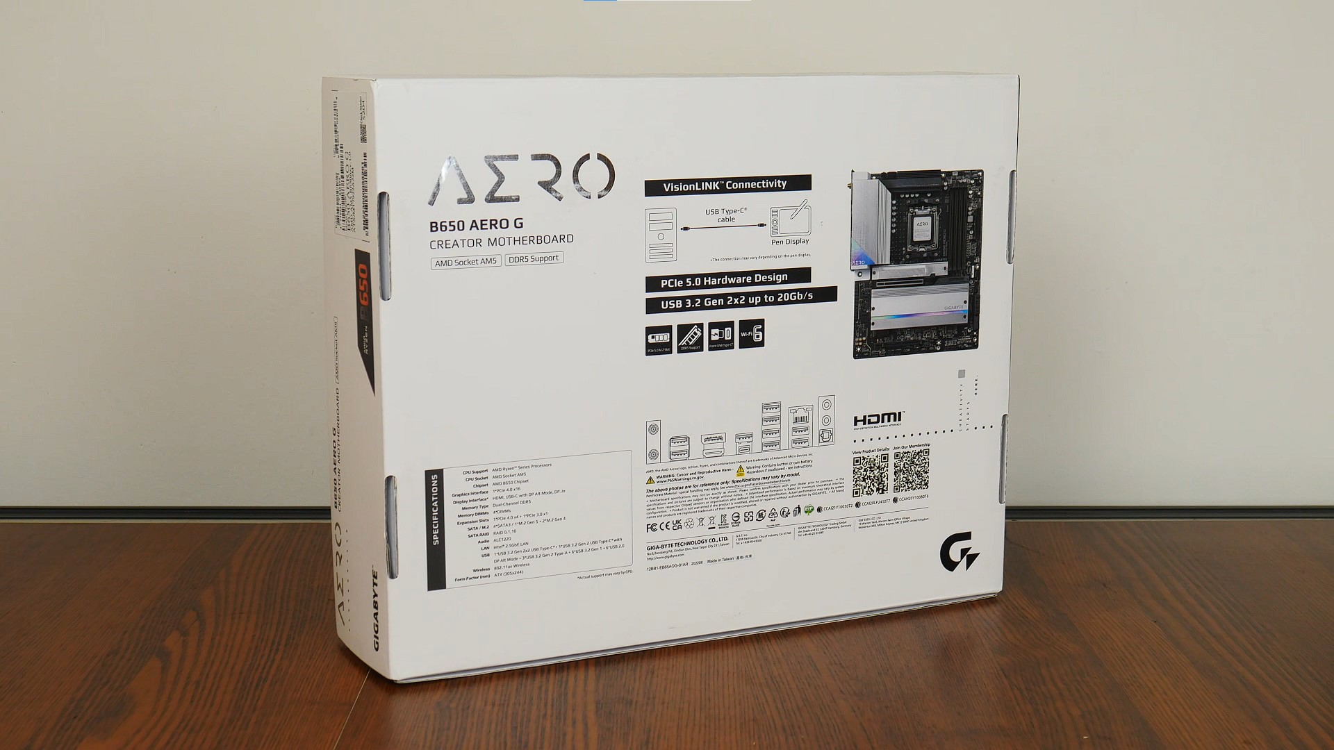 Gigabyte B650 AERO G Packaging (Rear)