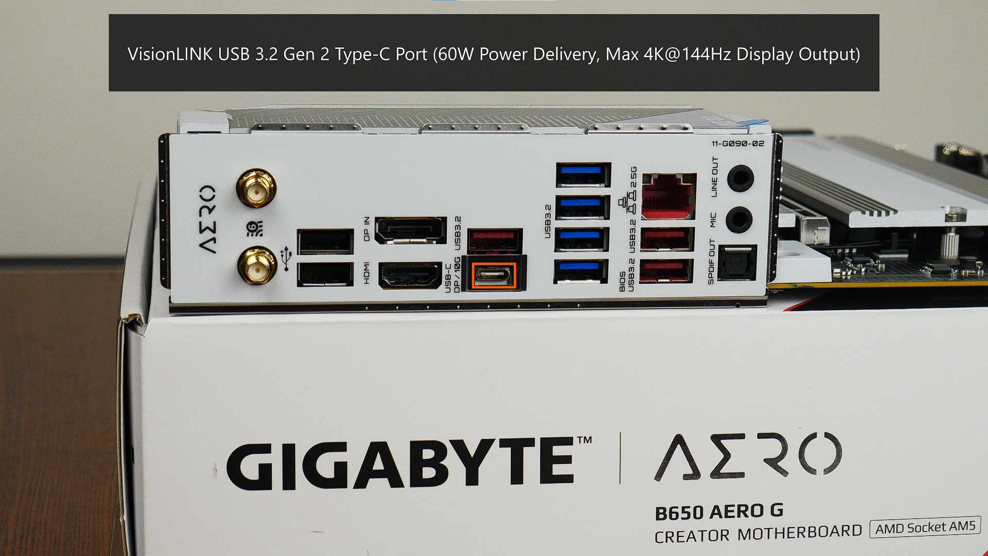 Gigabyte B650 AERO G VisionLINK Port