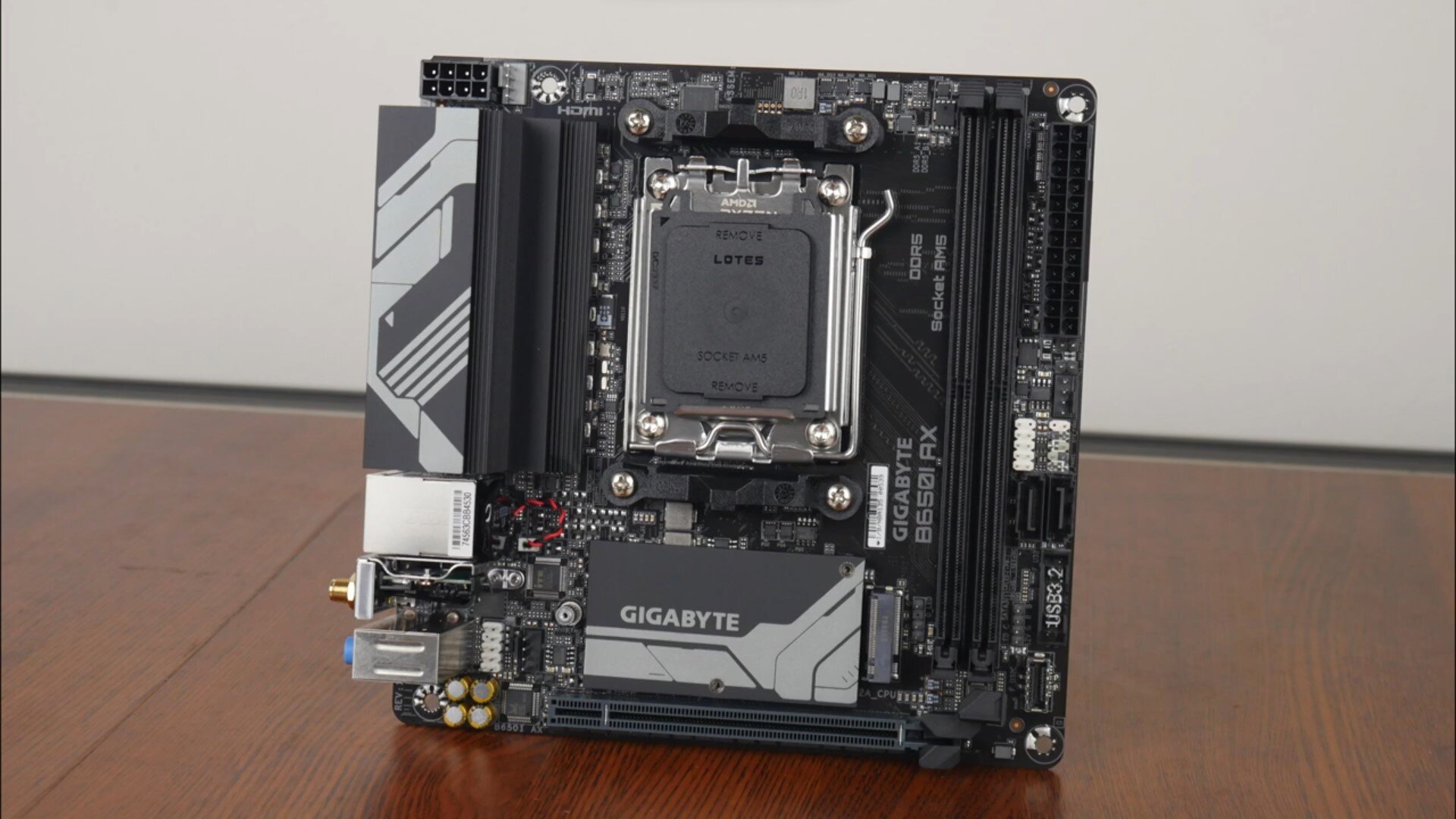 Gigabyte B650I AX Motherboard Aesthetics