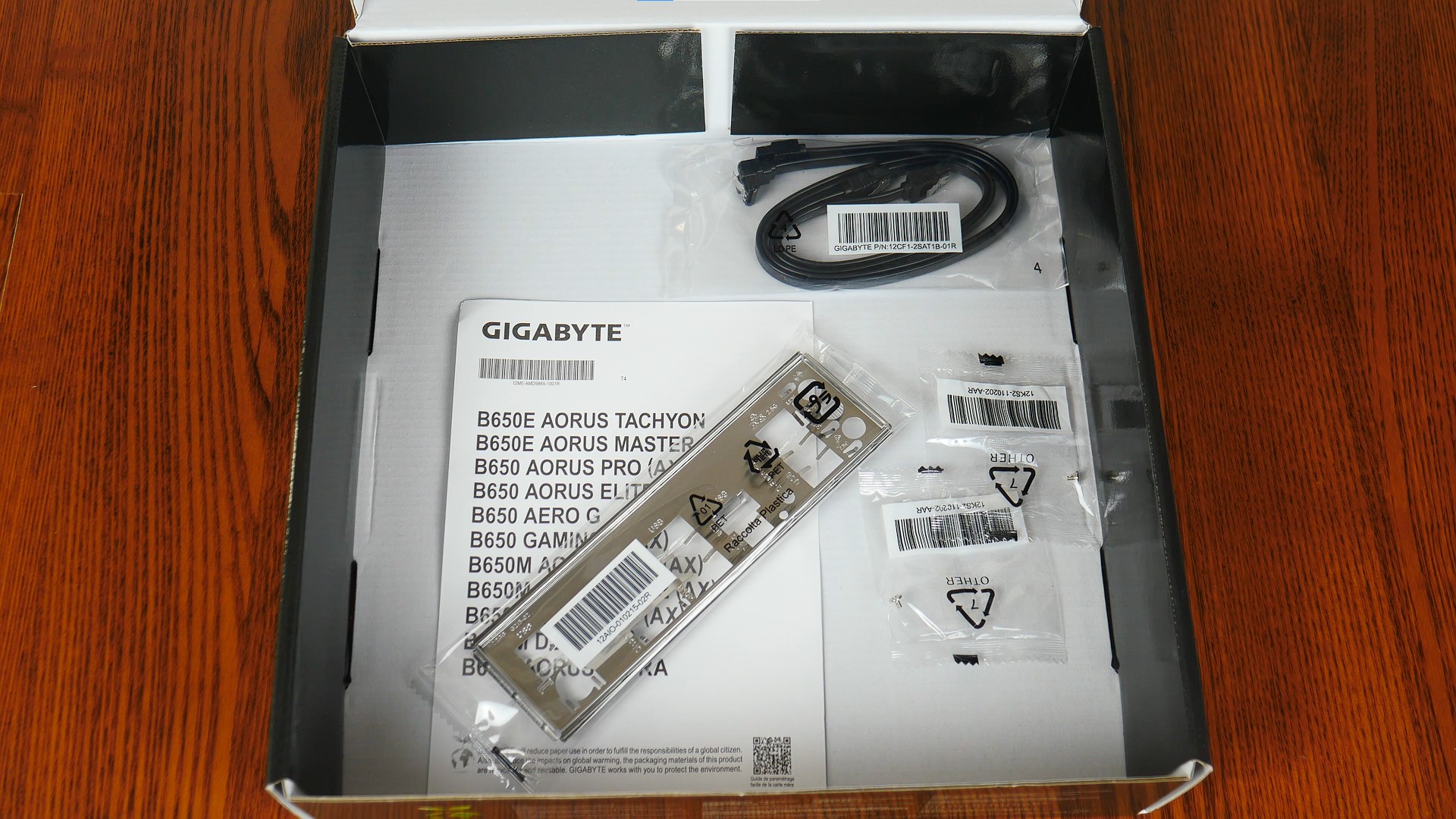 Gigabyte B650M DS3H Accessories