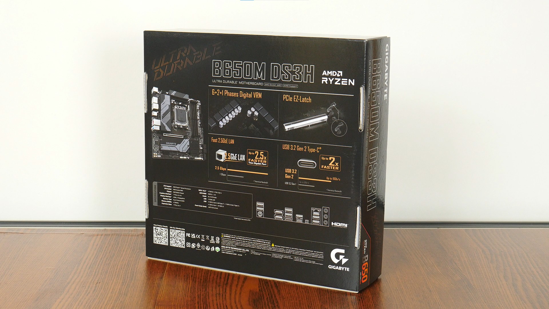 Gigabyte B650M DS3H Packaging (Rear)