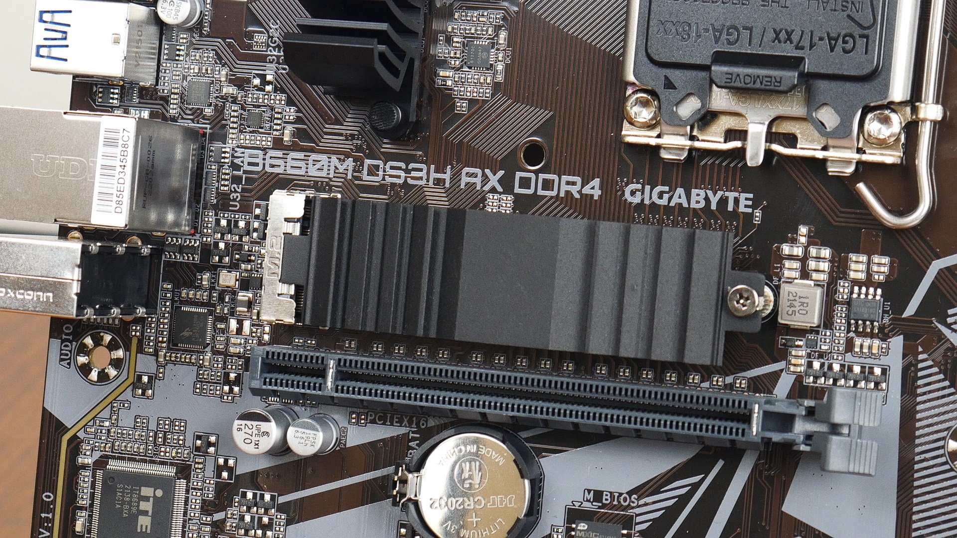 Gigabyte B660M DS3H AX DDR4 M.2 Heatsink