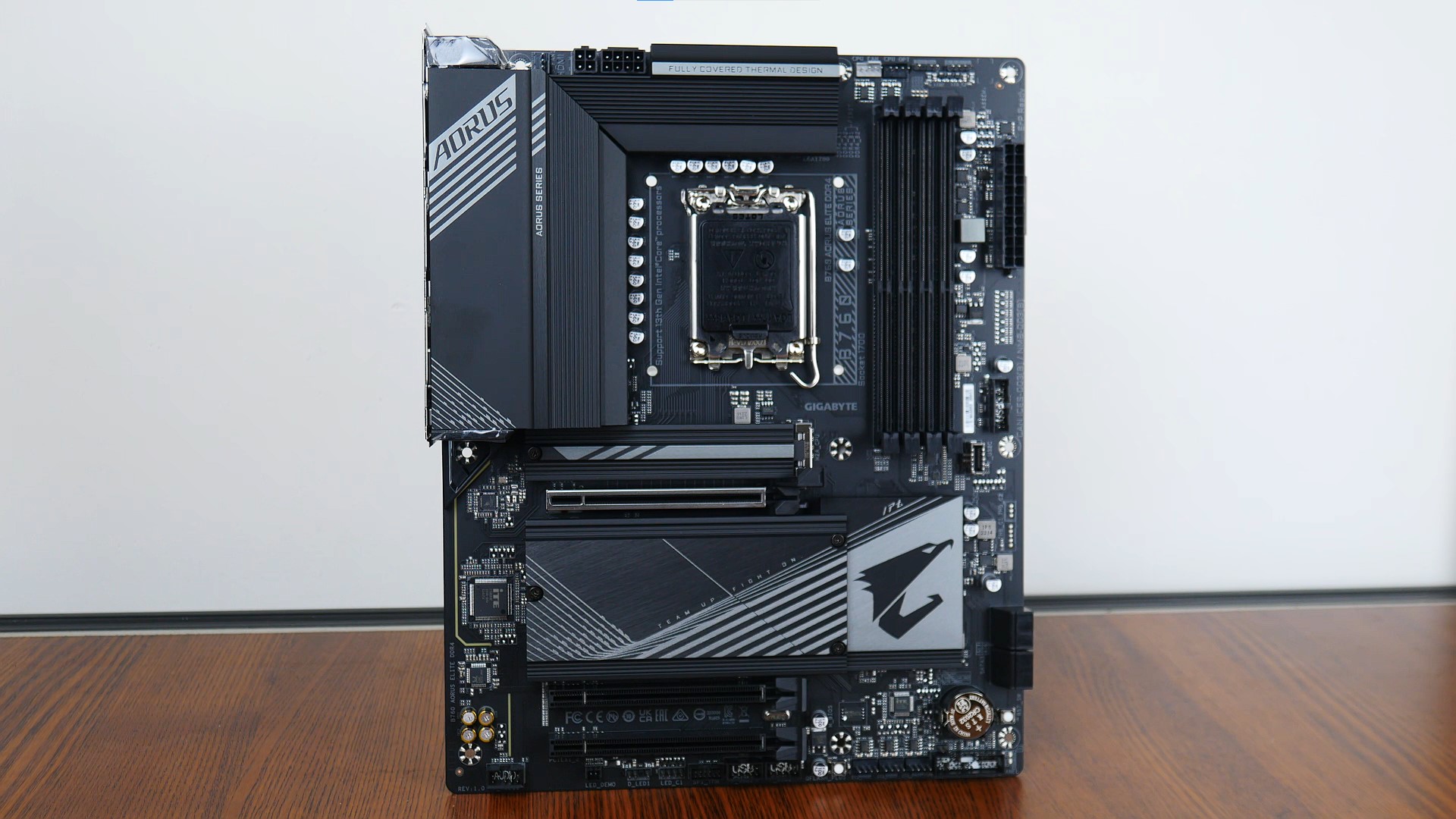 Gigabyte B760 AORUS ELITE DDR4 Aesthetics (1)