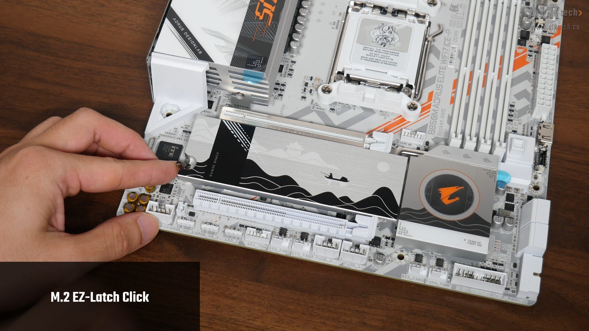 Gigabyte B850M AORUS ELITE WIFI7 ICE-P M.2 EZ-Latch Click