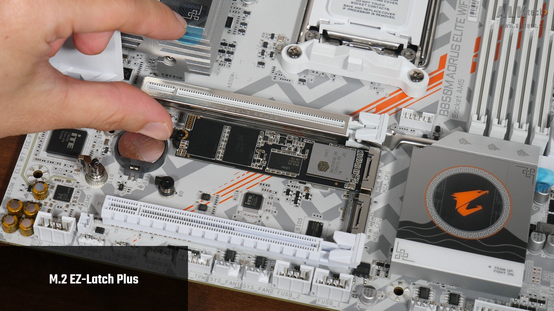 Gigabyte B850M AORUS ELITE WIFI7 ICE-P M.2 EZ-Latch Plus