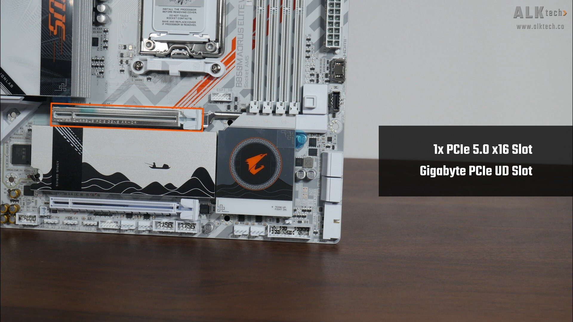 Gigabyte B850M AORUS ELITE WIFI7 ICE-P PCIe 5.0 x16 Slot
