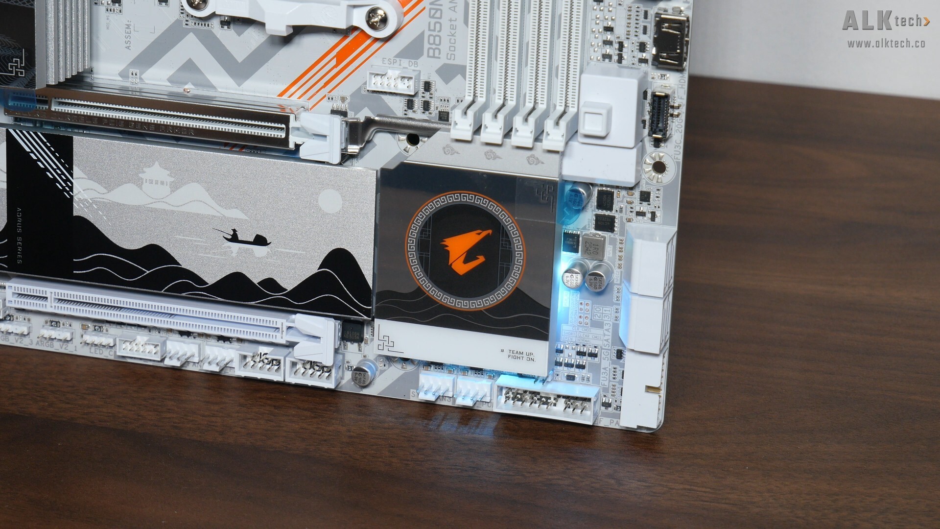 Gigabyte B850M AORUS ELITE WIFI7 ICE-P RGB LEDs