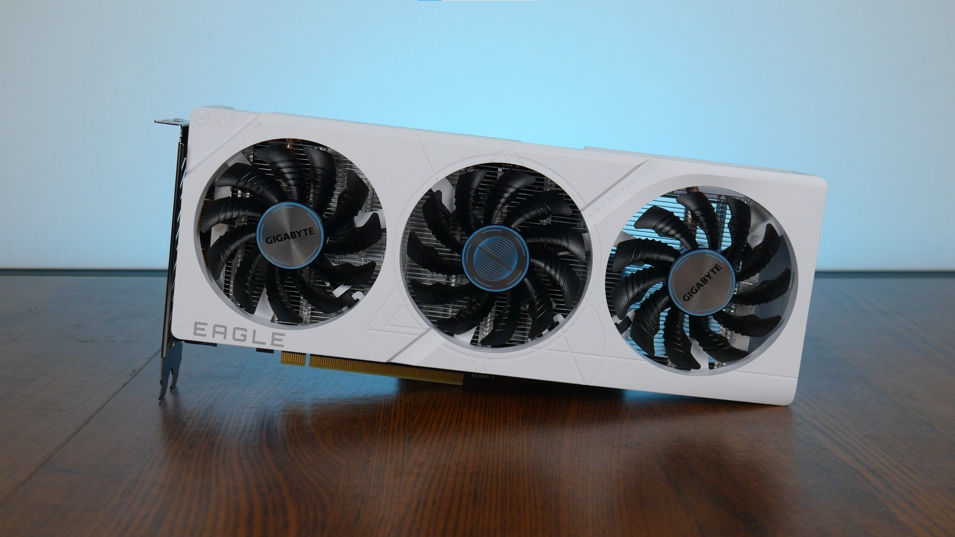 Gigabyte GeForce RTX 4060 EAGLE OC ICE 8G Aesthetics (1)