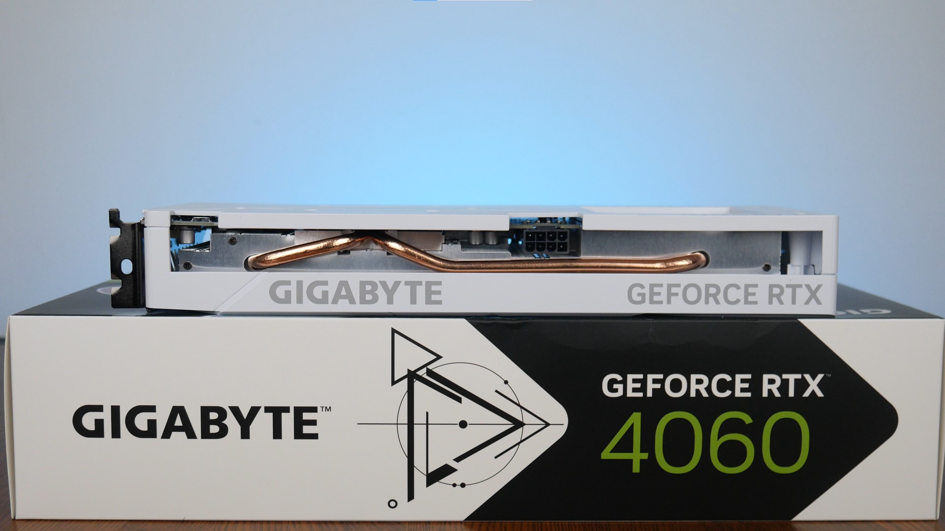 Gigabyte GeForce RTX 4060 EAGLE OC ICE 8G Aesthetics (3)