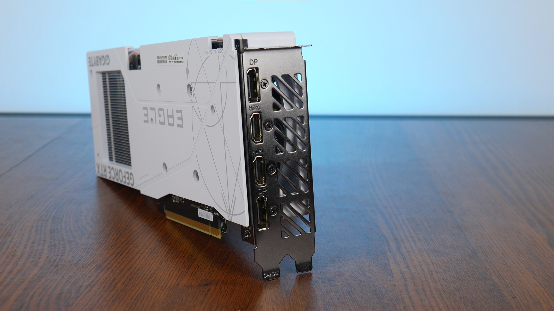 Gigabyte GeForce RTX 4060 EAGLE OC ICE 8G Aesthetics (6)