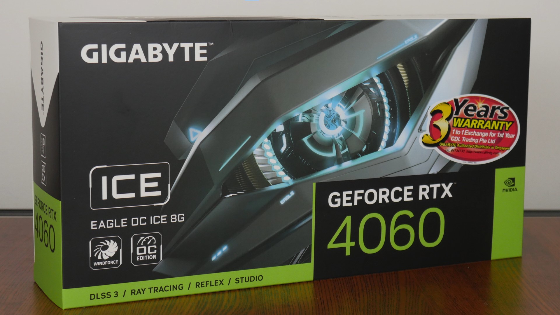 Gigabyte GeForce RTX 4060 EAGLE OC ICE 8G Packaging (Front)