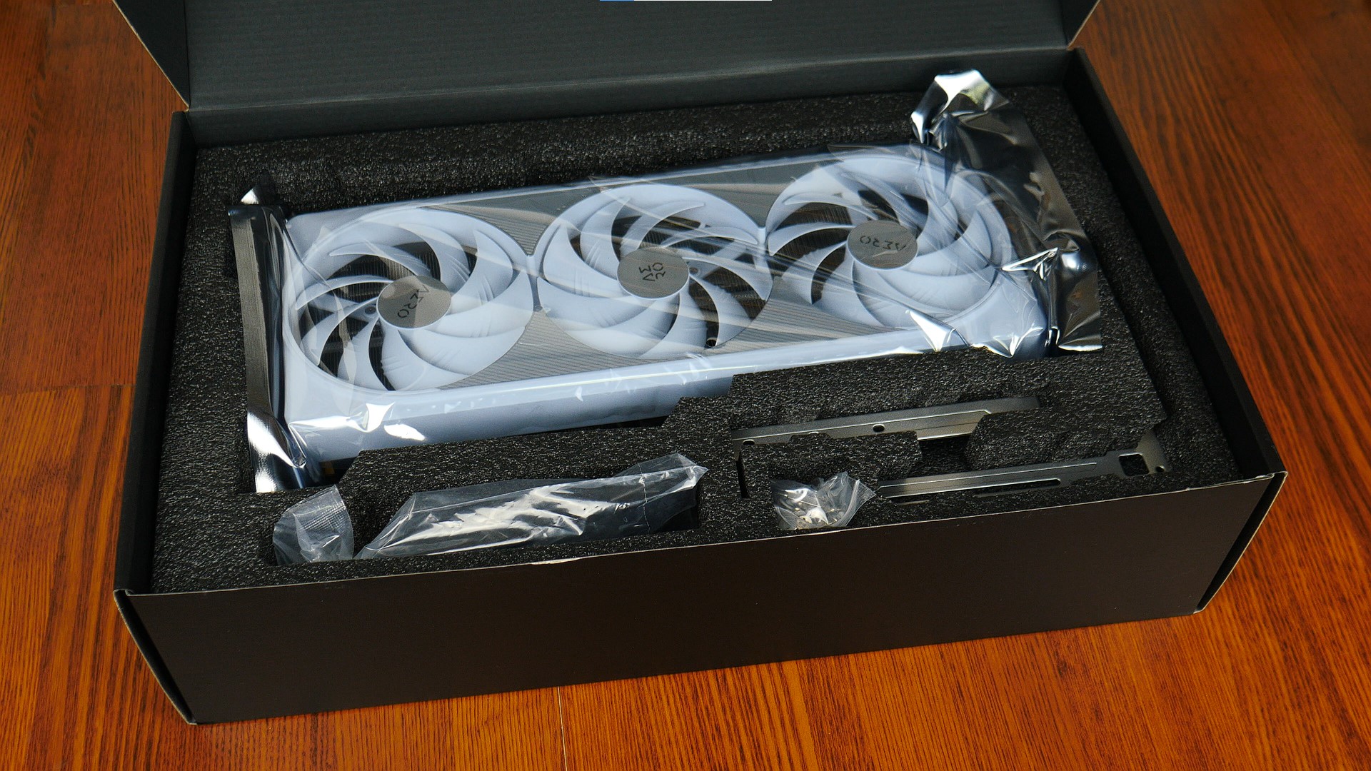Gigabyte GeForce RTX 4080 16GB AERO OC Accessories