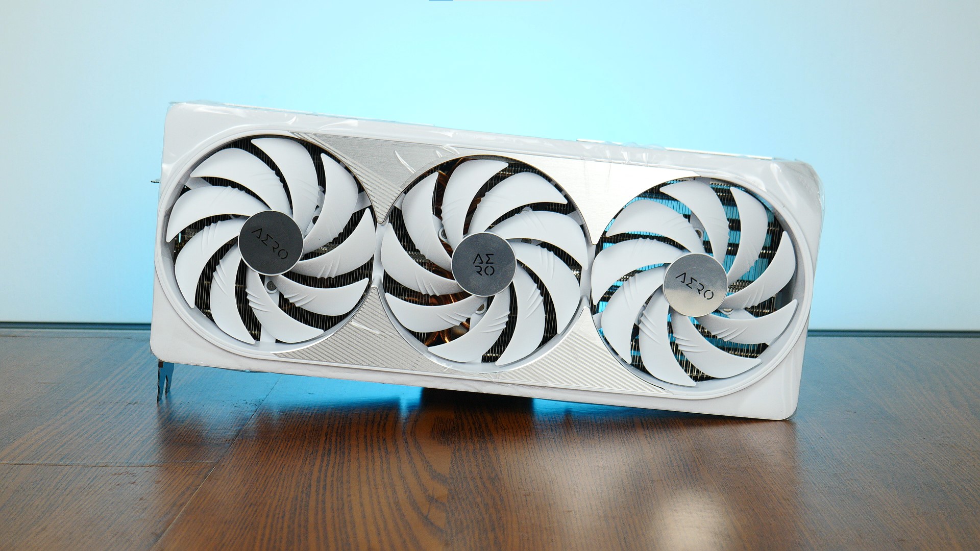 Gigabyte GeForce RTX 4080 16GB AERO OC Aesthetics (1)