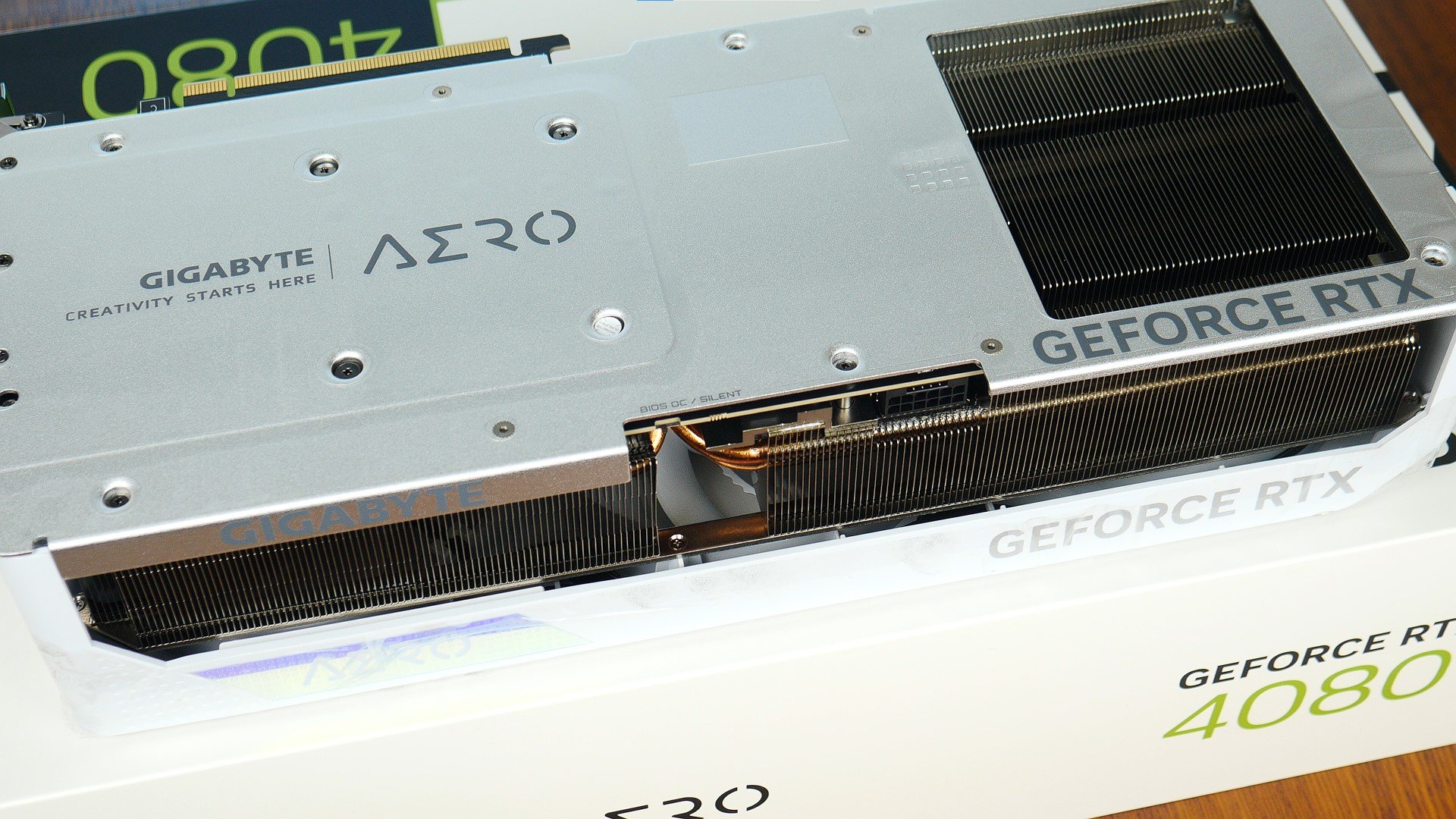 Gigabyte GeForce RTX 4080 16GB AERO OC Aesthetics (4)