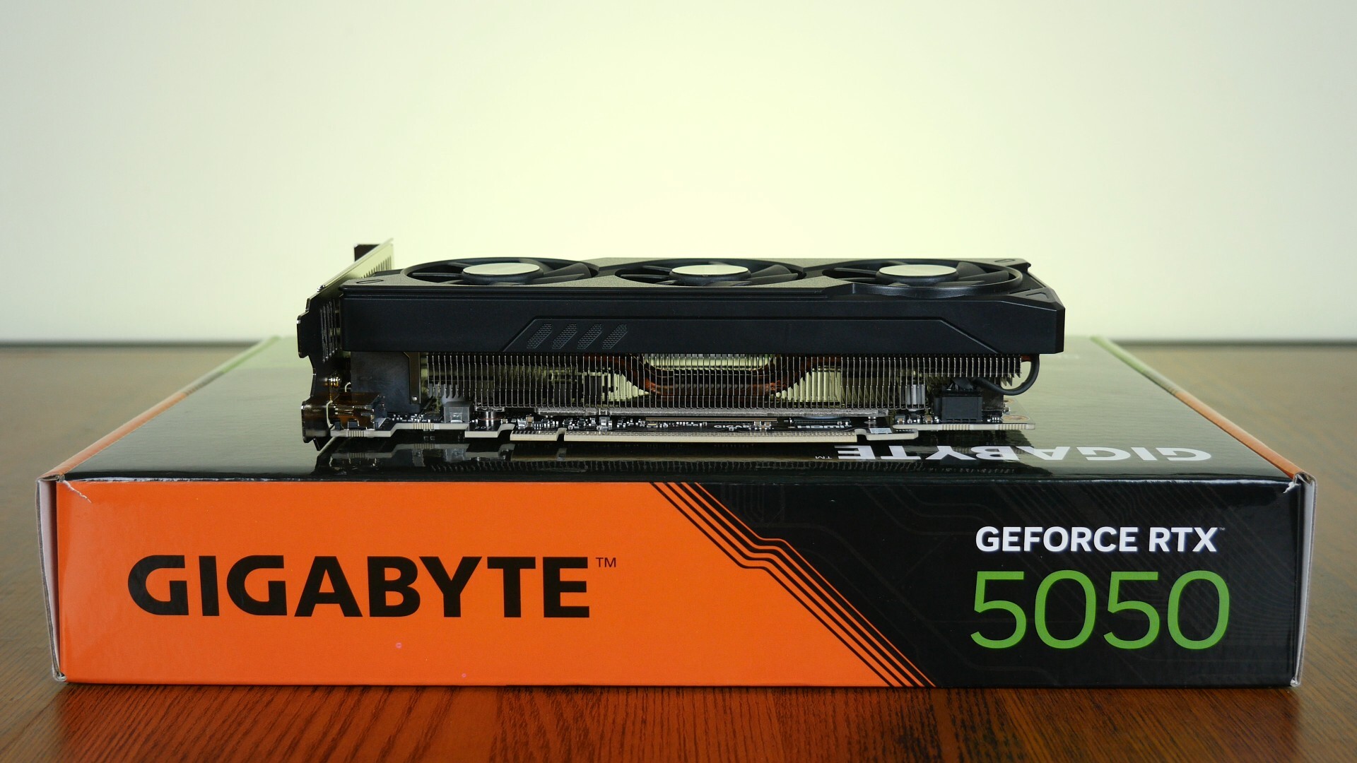 Gigabyte GeForce RTX 5050 OC Low Profile 8G Aesthetics (Bottom Long Edge)