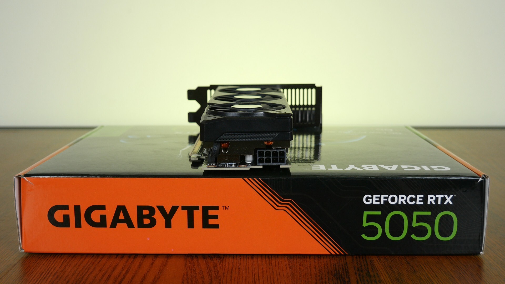 Gigabyte GeForce RTX 5050 OC Low Profile 8G Aesthetics (Short Edge)