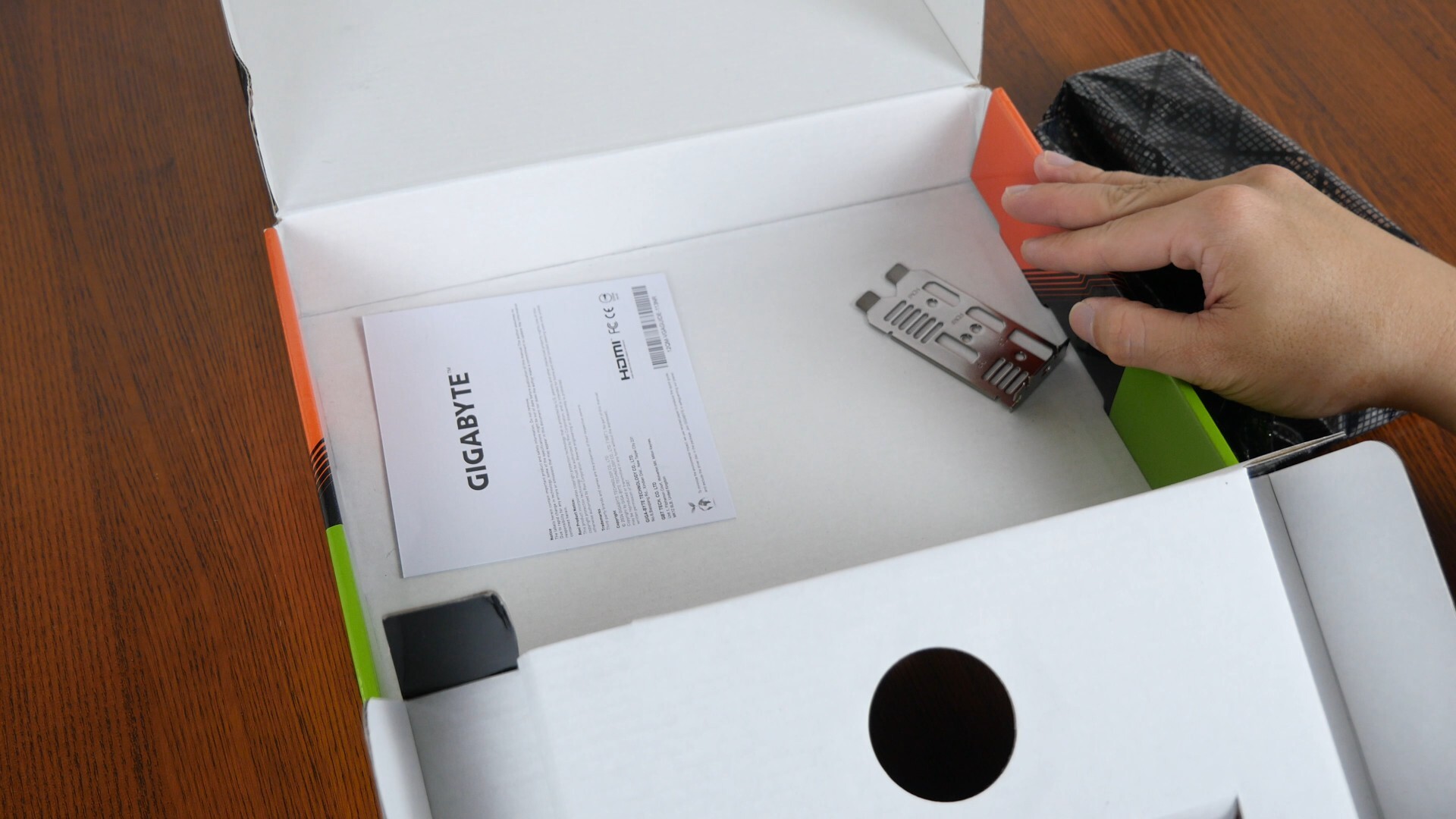 Gigabyte GeForce RTX 5050 OC Low Profile 8G Packaging (Contents)