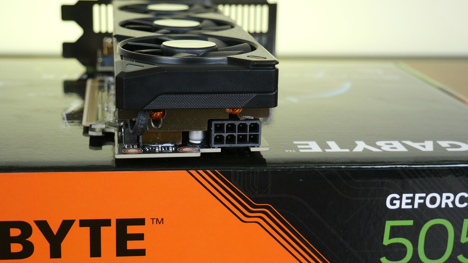 Gigabyte GeForce RTX 5050 OC Low Profile 8G Power Connector