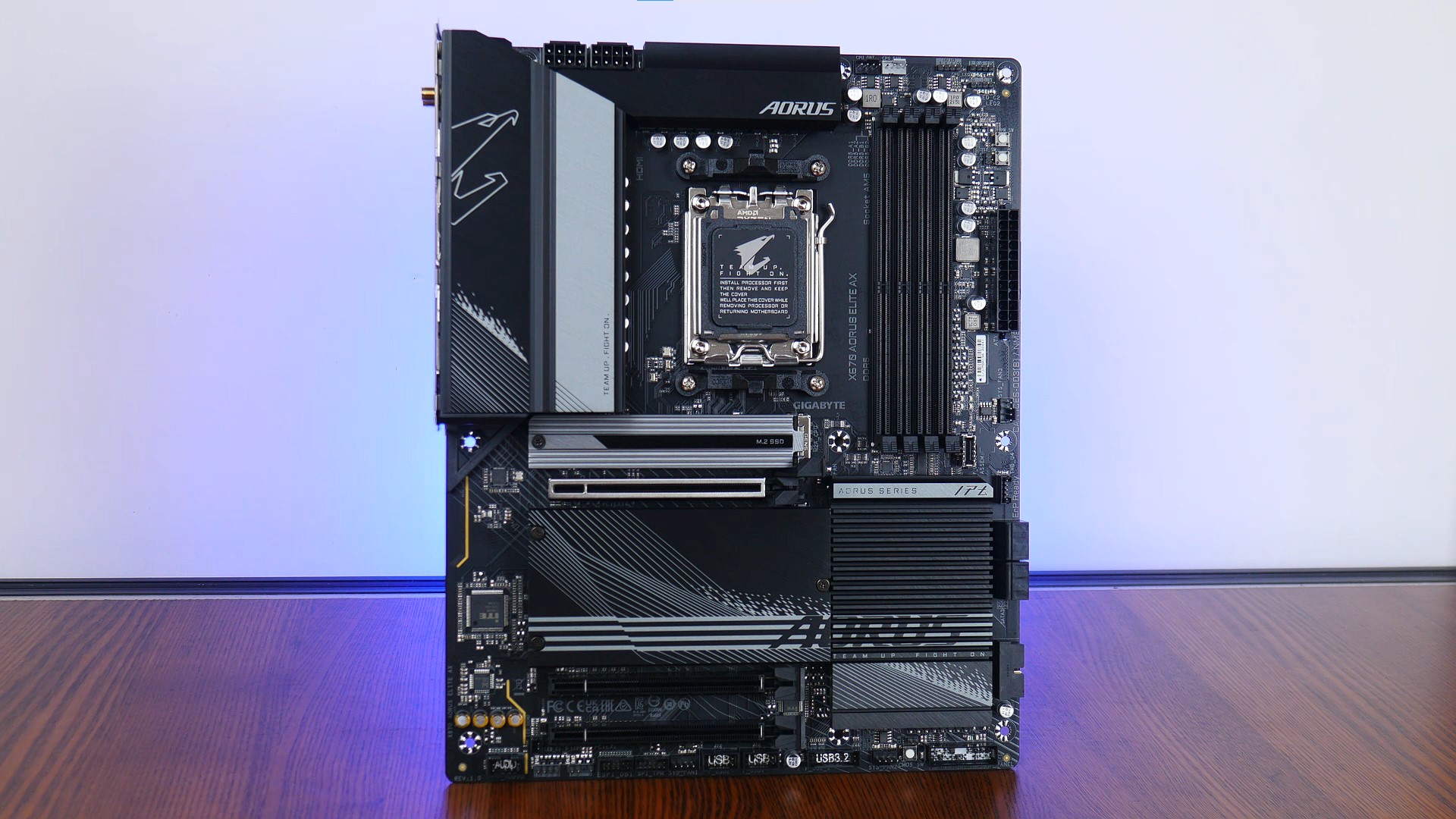 Gigabyte X670 AORUS ELITE AX Aesthetics (2)