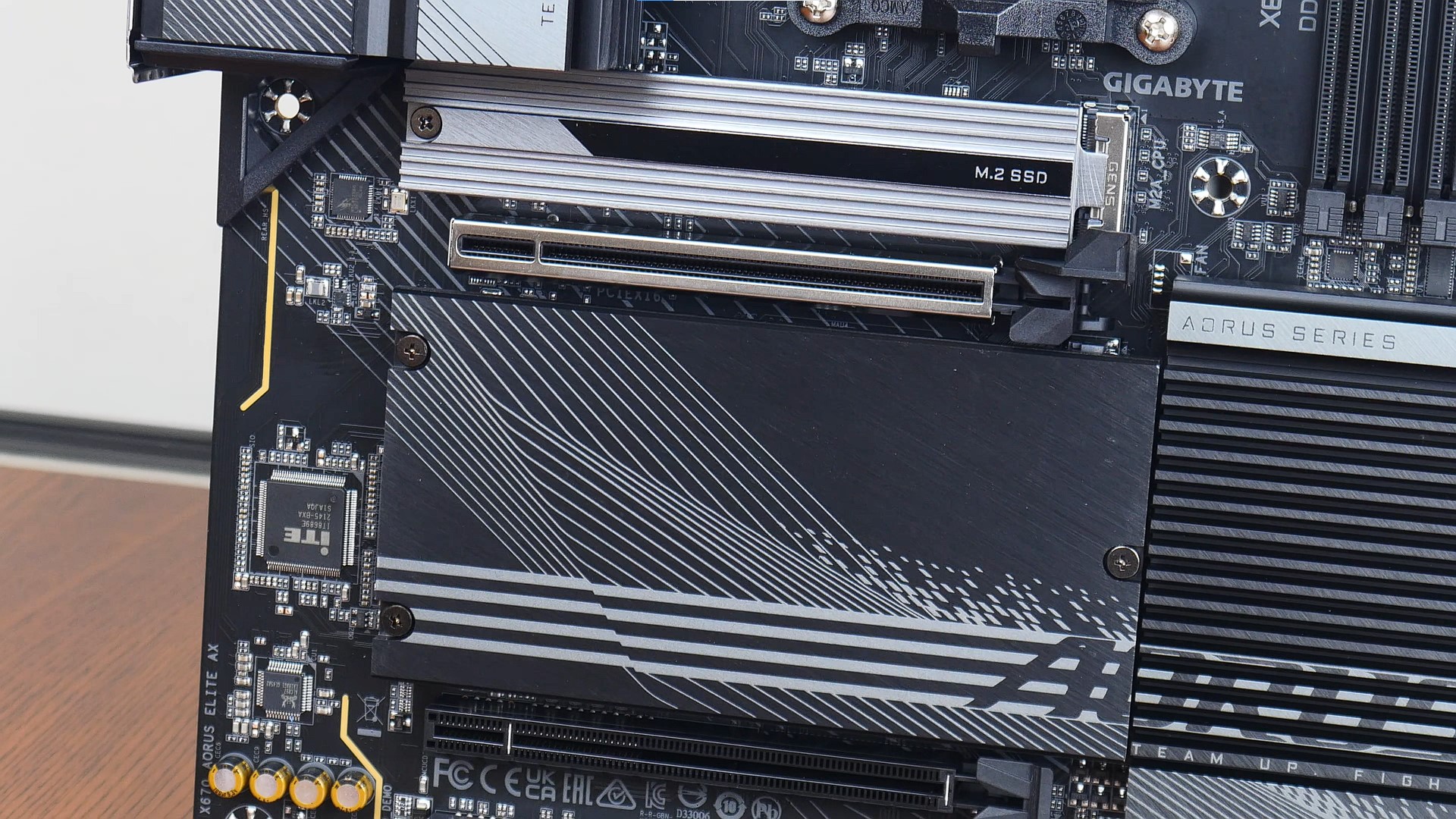 Gigabyte X670 AORUS ELITE AX M.2 Heatsinks