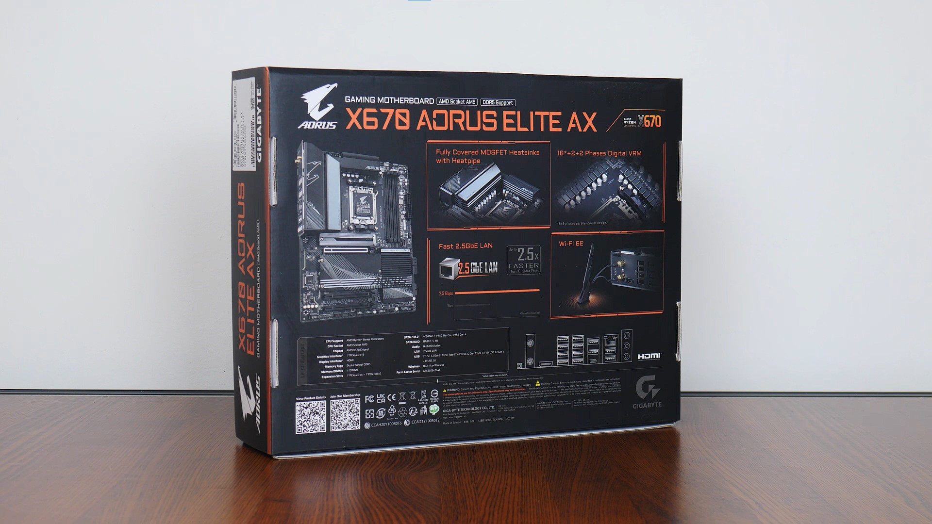 Gigabyte X670 AORUS ELITE AX Packaging (2)