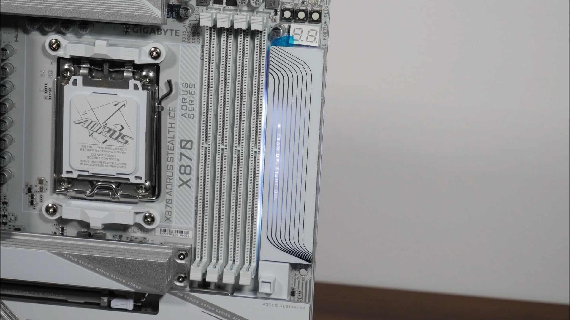 Gigabyte X870 AORUS STEALTH ICE ARGB Accent