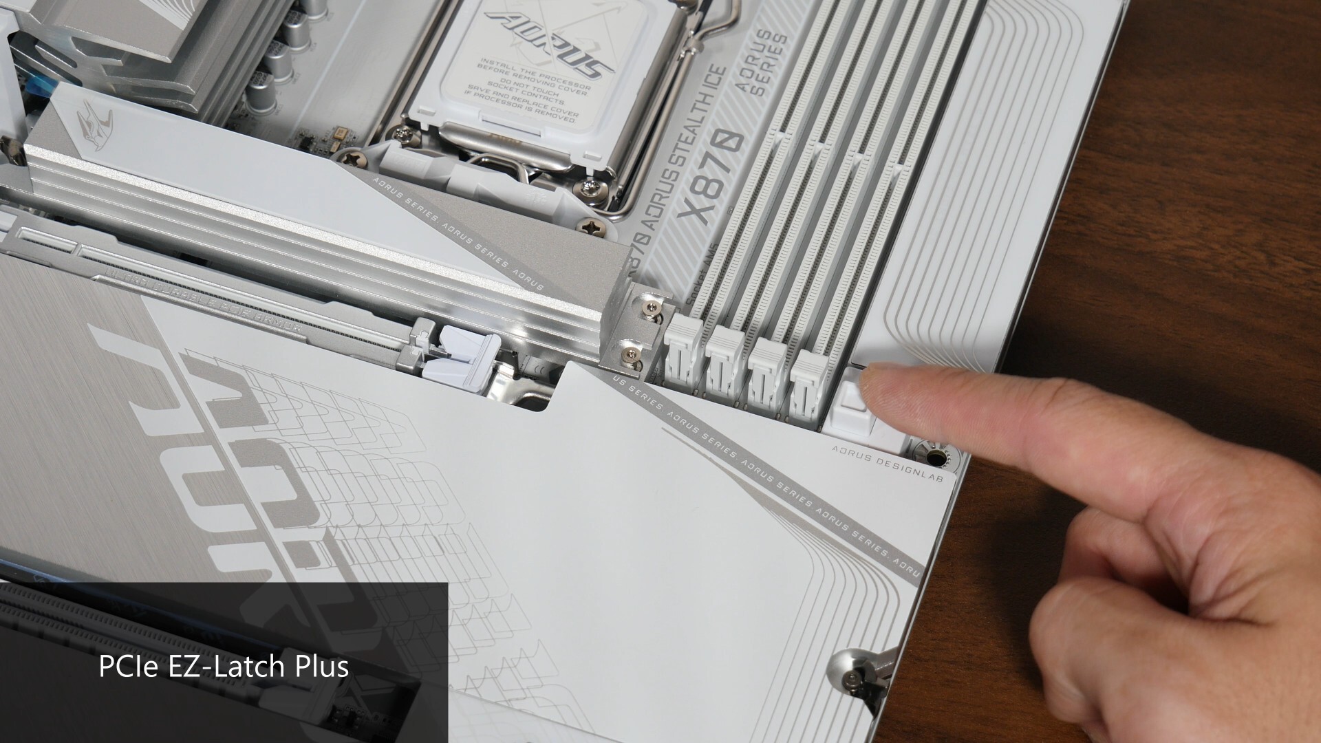 Gigabyte X870 AORUS STEALTH ICE PCIe EZ-Latch Plus