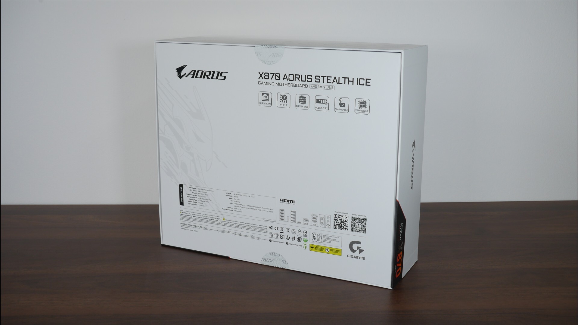 Gigabyte X870 AORUS STEALTH ICE Packaging (Rear)