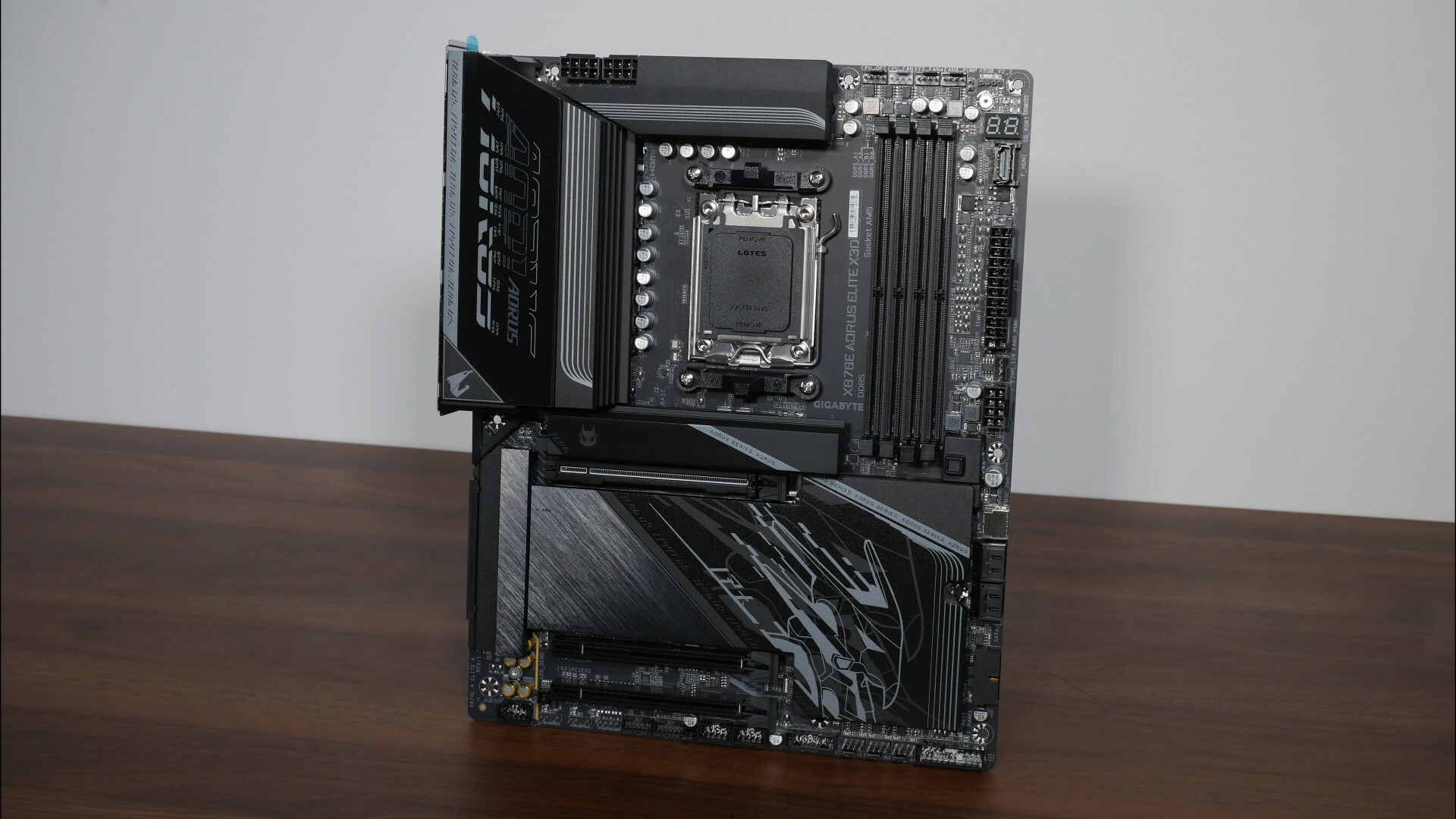 Gigabyte X870E AORUS ELITE X3D Aesthetics (Front)
