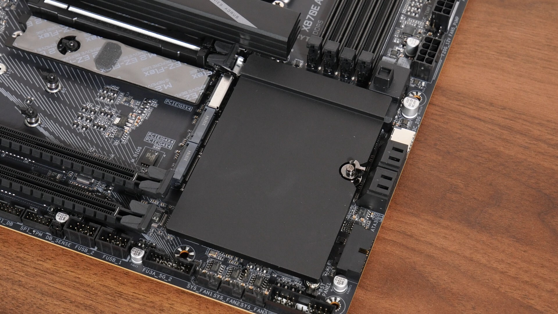 Gigabyte X870E AORUS ELITE X3D Chipset Heatsink