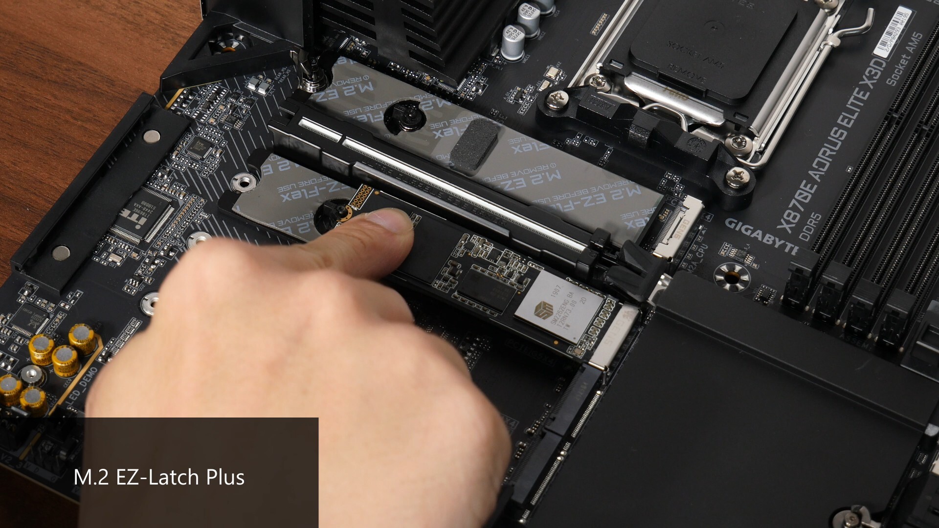 Gigabyte X870E AORUS ELITE X3D M.2 EZ-Latch Plus