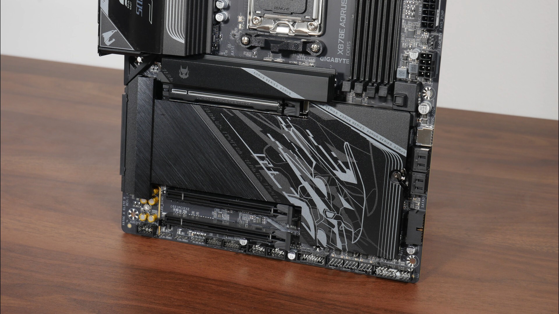 Gigabyte X870E AORUS ELITE X3D M.2 Heatsinks
