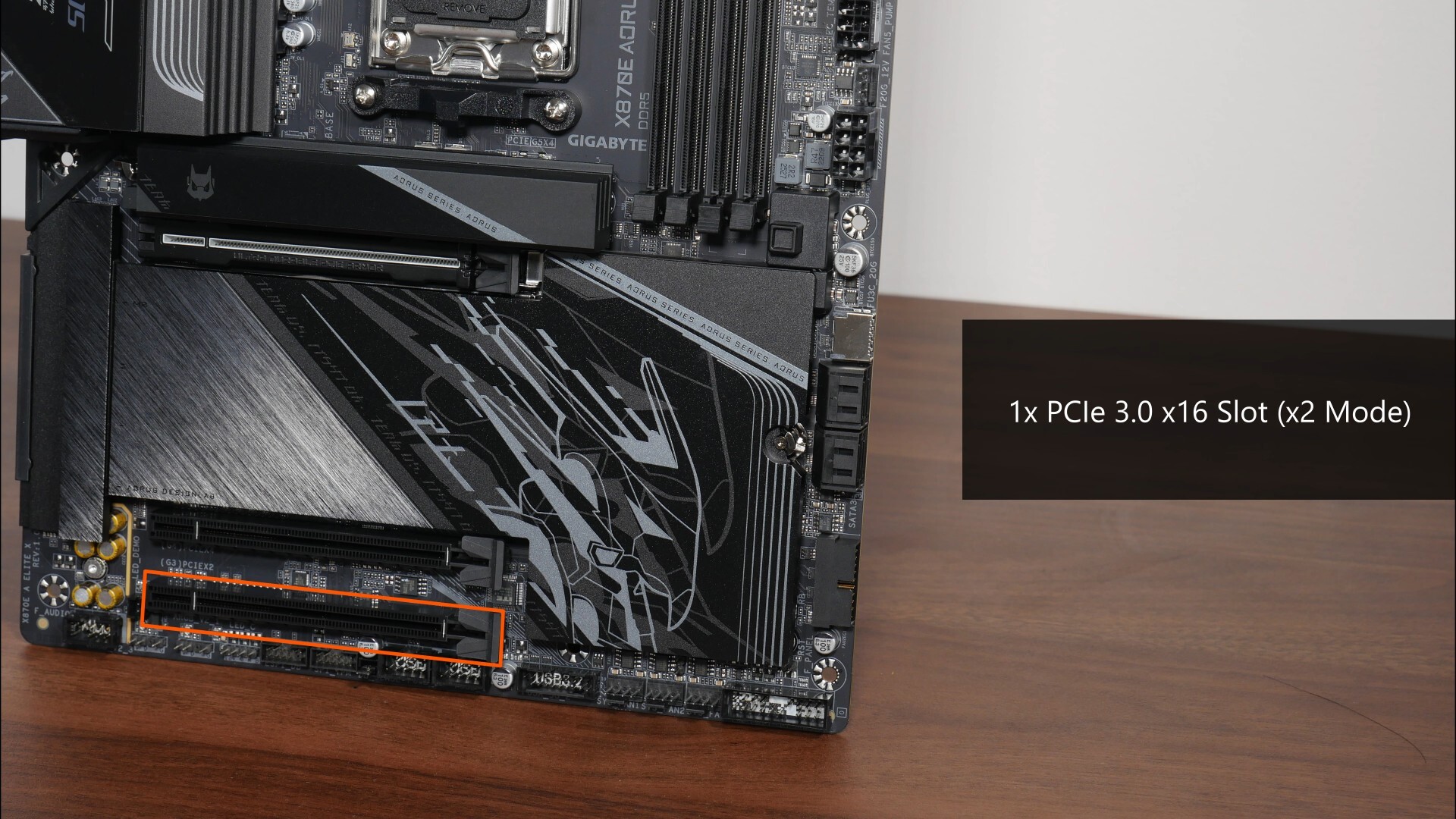 Gigabyte X870E AORUS ELITE X3D PCIe 3.0 x16 Slot