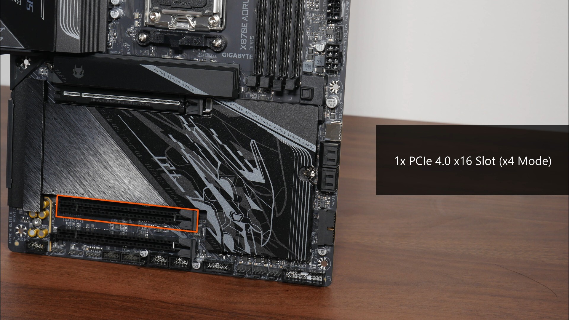 Gigabyte X870E AORUS ELITE X3D PCIe 4.0 x16 Slot