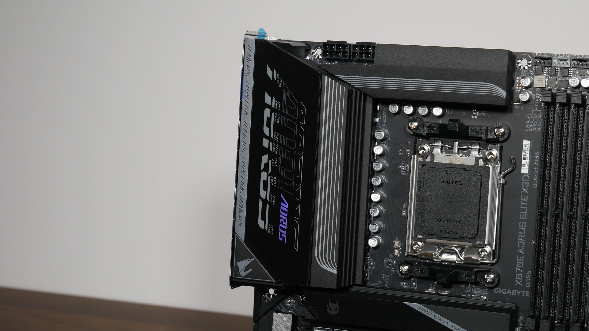 Gigabyte X870E AORUS ELITE X3D RGB LEDs (1)