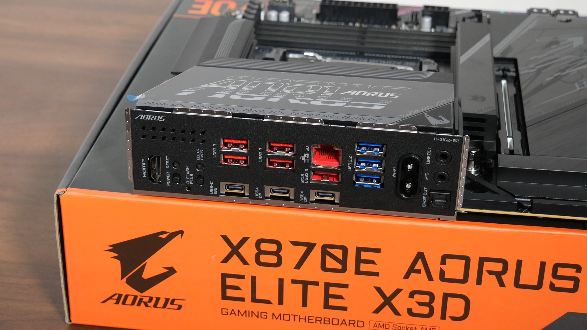 Gigabyte X870E AORUS ELITE X3D Rear IO