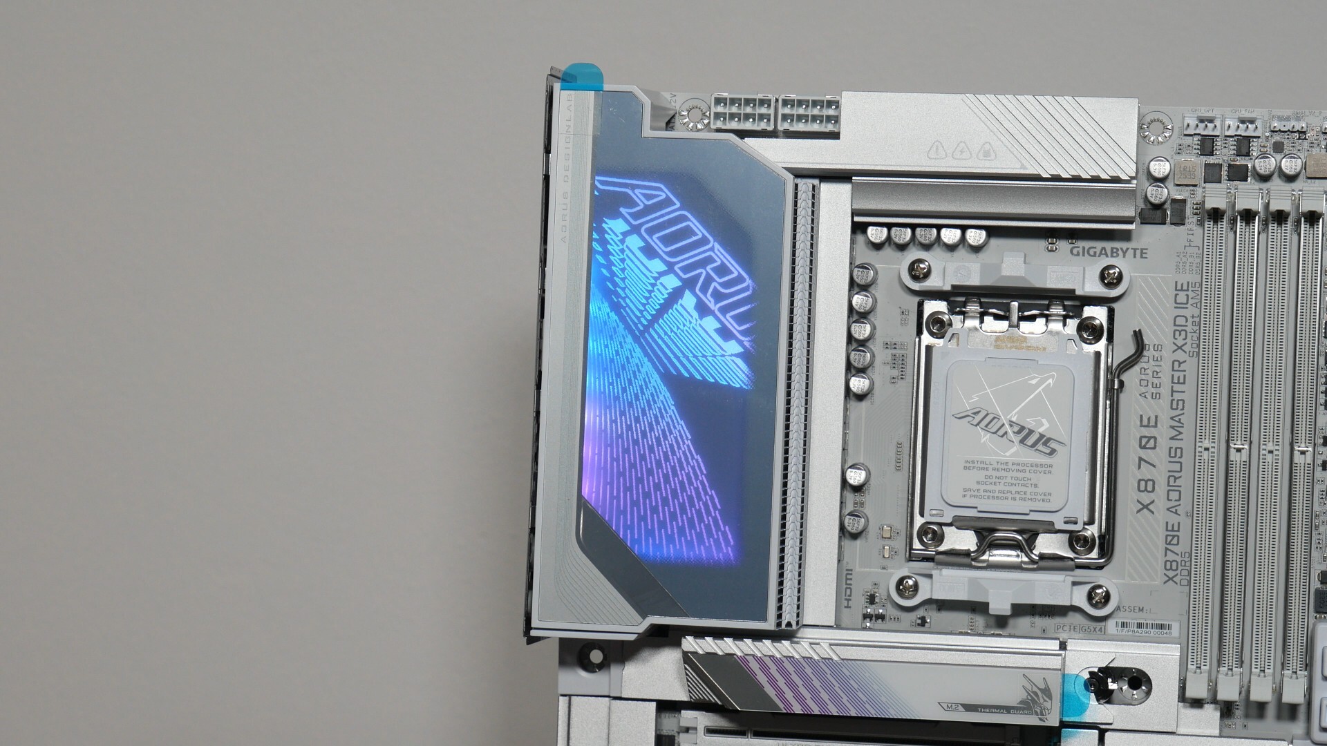 Gigabyte X870E AORUS MASTER X3D ICE ARGB Lighting Accent (1)