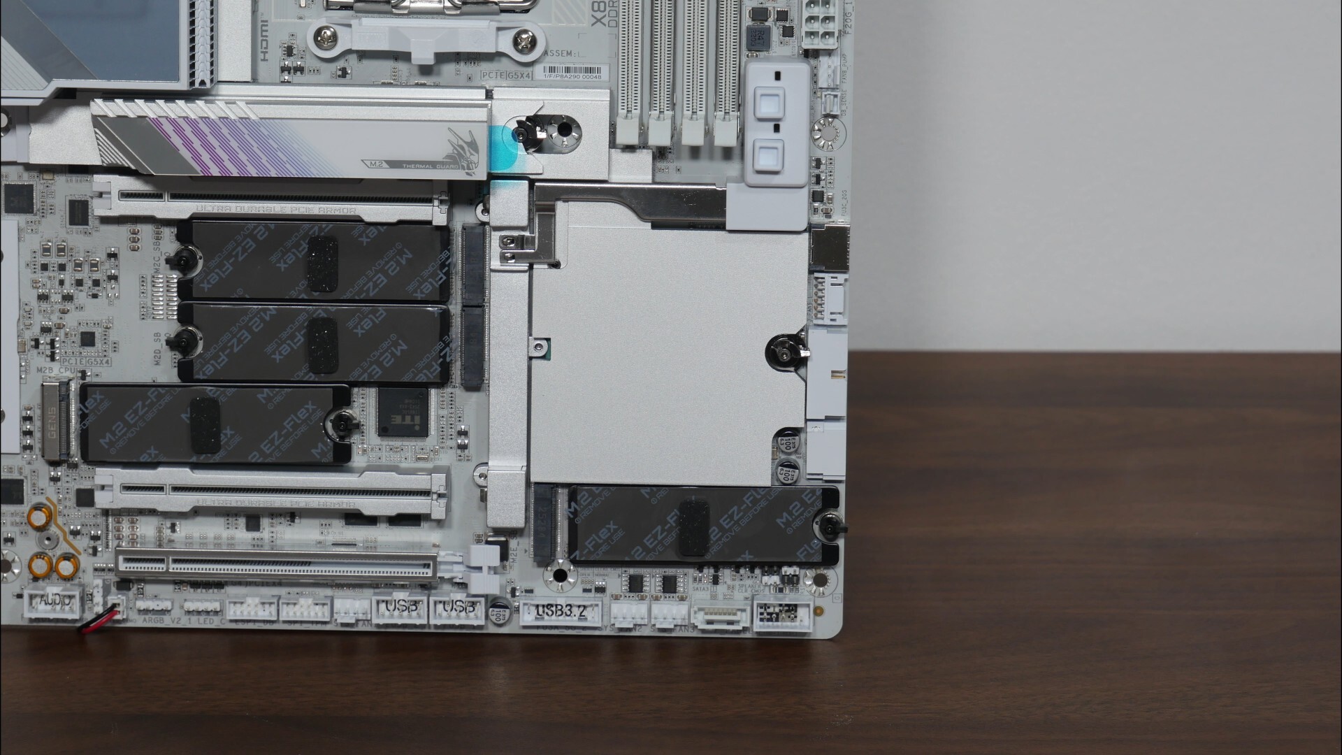 Gigabyte X870E AORUS MASTER X3D ICE Chipset Heatsink (2)