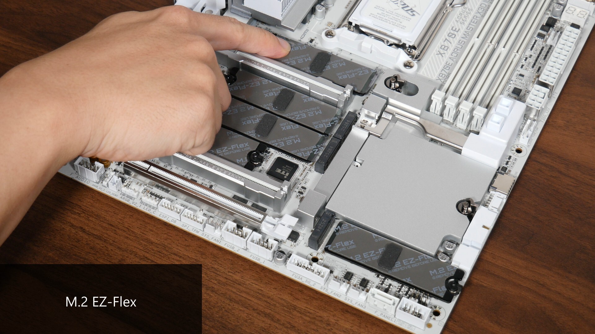 Gigabyte X870E AORUS MASTER X3D ICE M.2 EZ-Flex