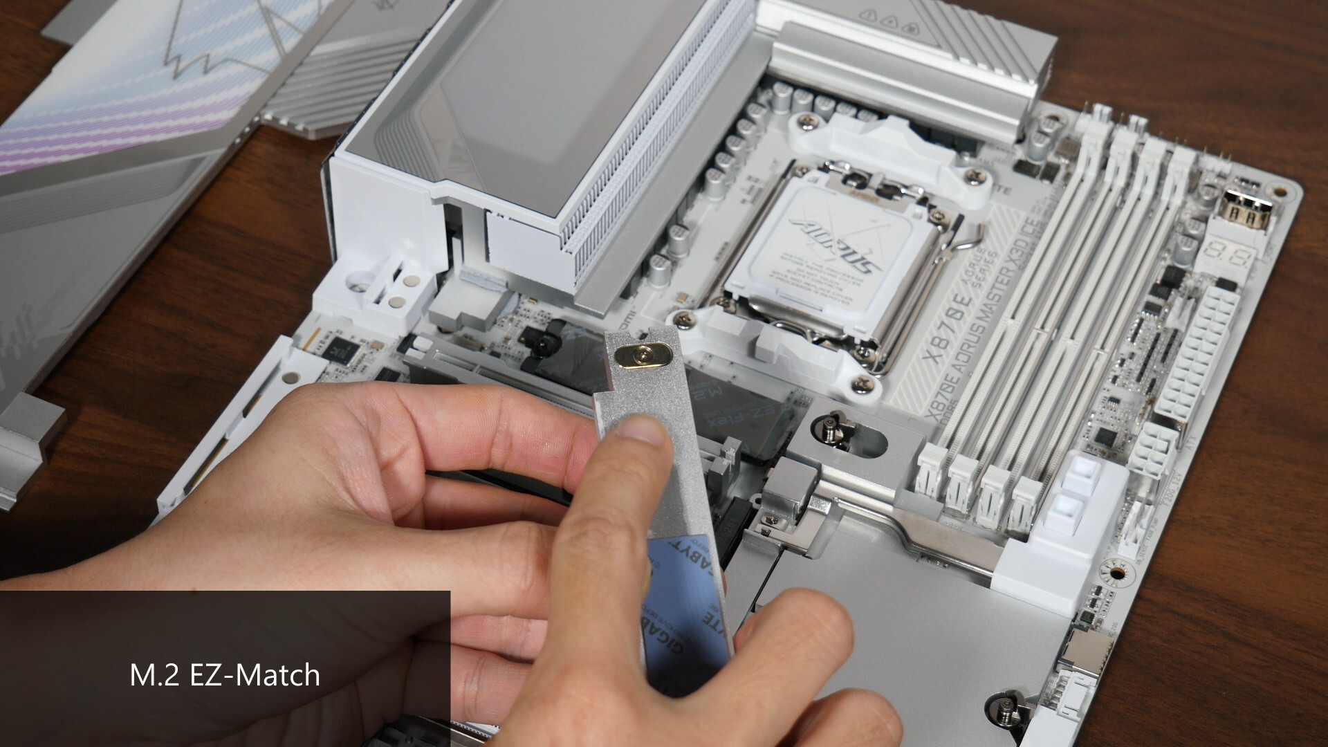 Gigabyte X870E AORUS MASTER X3D ICE M.2 EZ-Match (1)